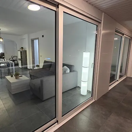 Paradise Lloret Apartman *